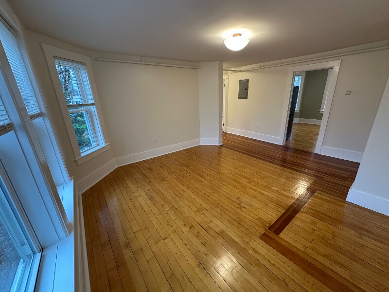 Building Photo - 31 Church St