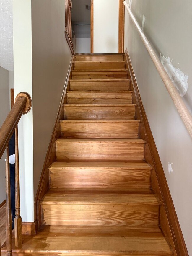 Building Photo - 1560 Buttercup Dr