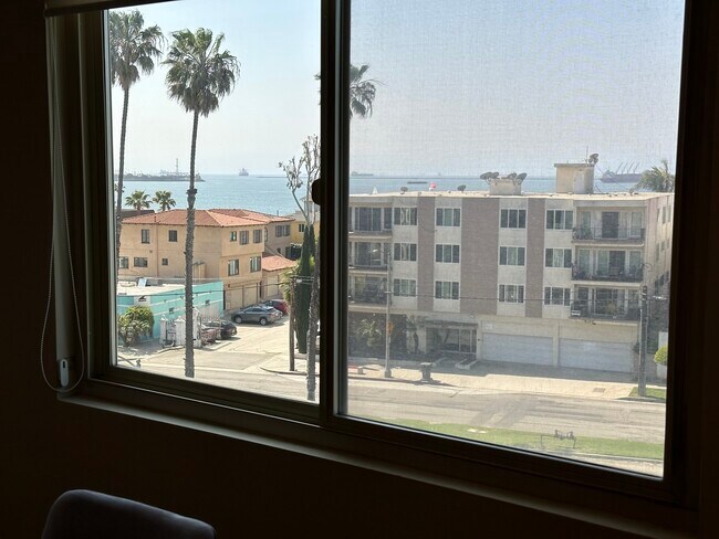 Building Photo - 3707 E Livingston Dr