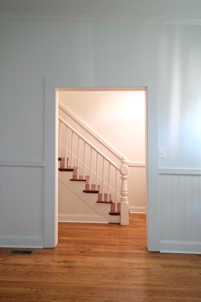 Building Photo - Renovated Historic Home