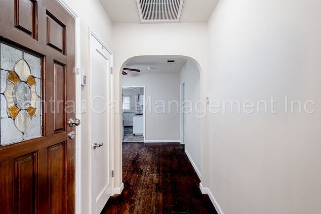 Building Photo - 2 Bedroom/1 Bath Home - $1795 Per Month!