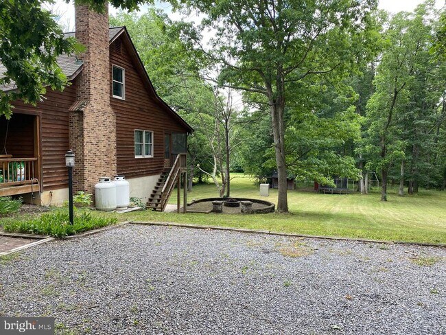 Building Photo - 1909 Back Mountain Rd