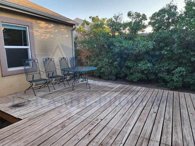 Building Photo - 1256 N 6th St