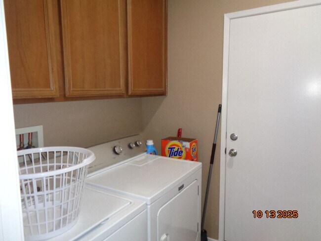 Building Photo - Immaculate One Story Home Offering 1989 sq. ft.