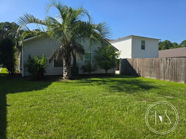 Building Photo - 17 Ristona Dr