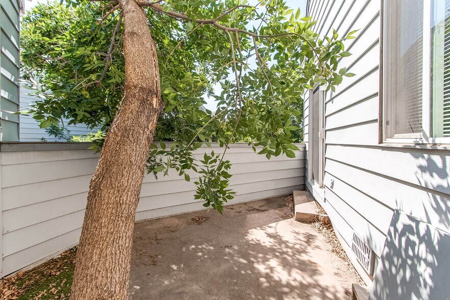 Building Photo - 17093 E Tennessee Dr