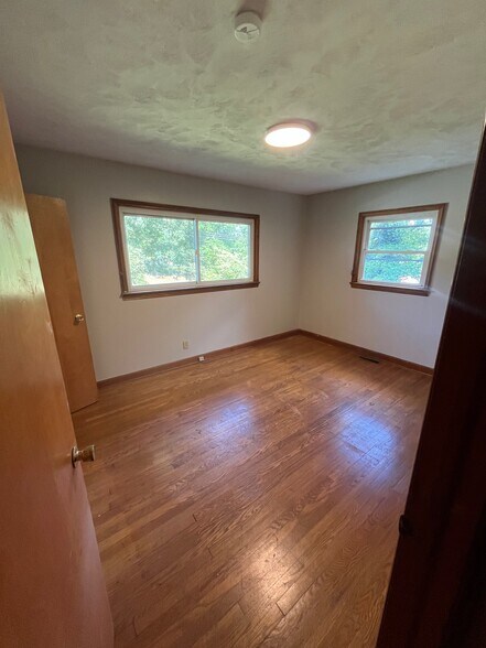 bedroom #1 - 307 Forest Hills Dr