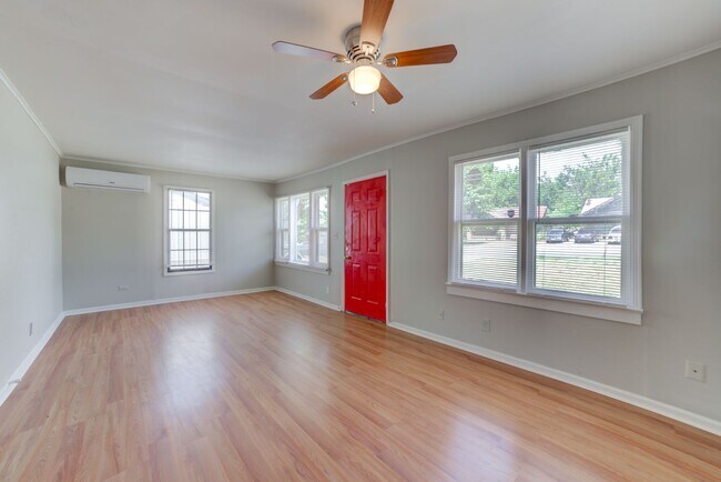 Building Photo - 1020 E Apache St