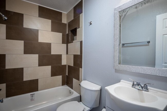 Building Photo - 107 Shannon Unit C Cir
