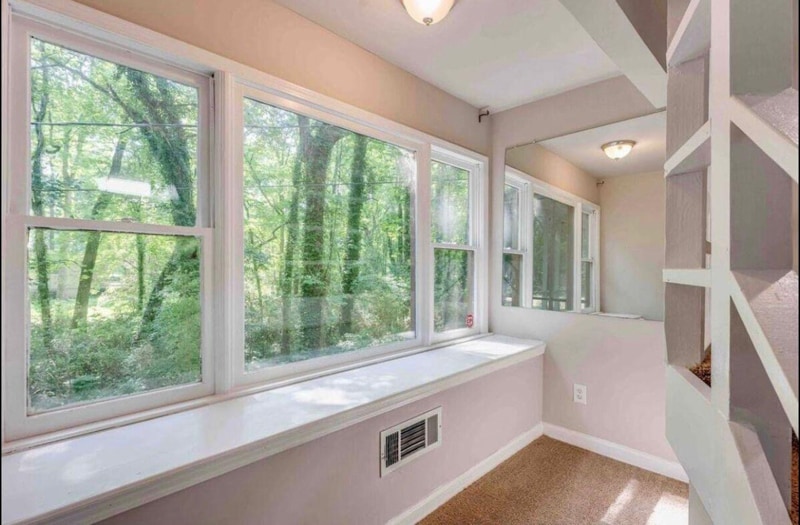 Building Photo - 790 Oak Dr