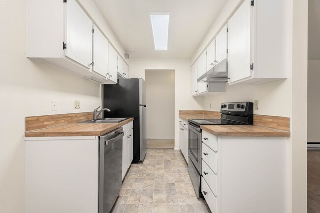 Building Photo - 1 Bedroom 1 Bath Condo in Kirkland! Lock in this great price before the New-Year!