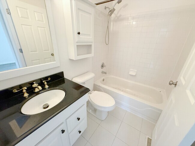Building Photo - 2554 Dickens Dr