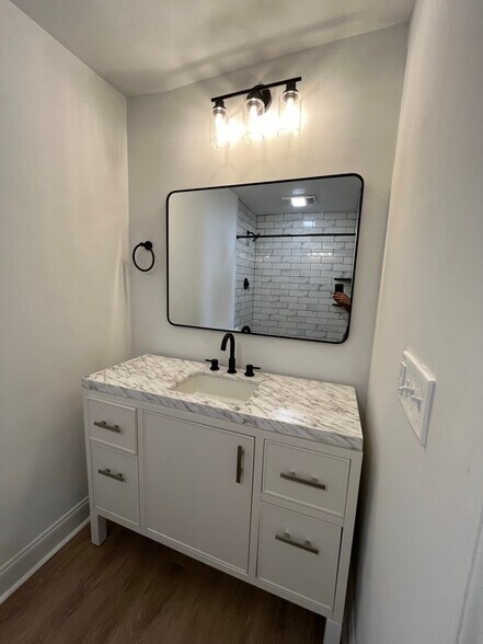 Building Photo - 2701 Hartford Dr