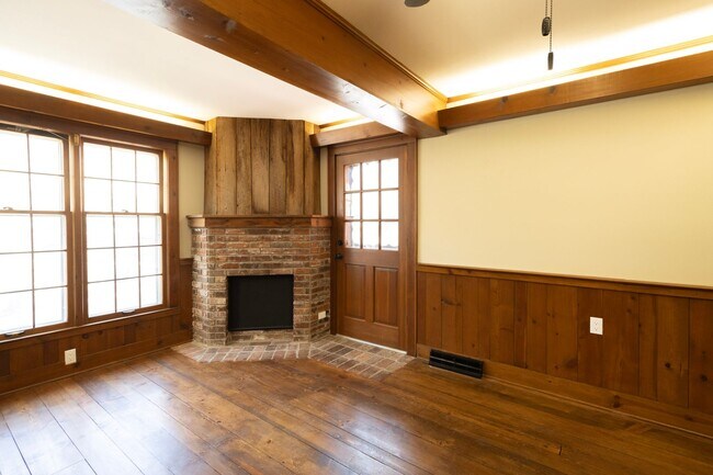 Building Photo - Charming Ranch Home with a great yard in Desirable Southwest Columbia