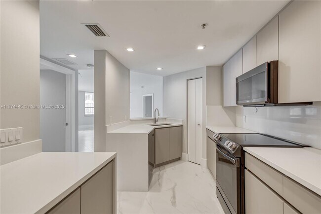 Building Photo - 701 Brickell Key Blvd