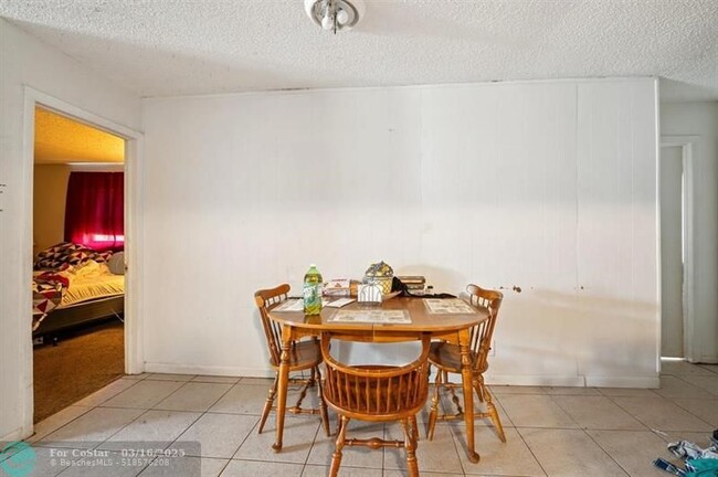Building Photo - 5748 NW 27th Ct