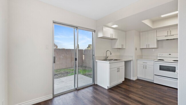 Building Photo - Chula Vista - Two Weeks FREE Renovated 2 bed /1.5 bath Two-Story Townhome w/ Private Yard