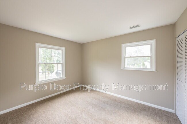 Building Photo - 2369 Brenda Dr SE