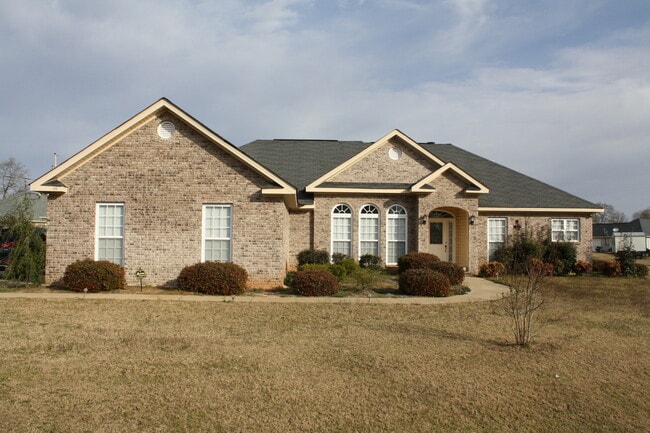 Primary Photo - Gorgeous Phenix City Home Off Of HWY 165!