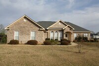Building Photo - Gorgeous Phenix City Home Off Of HWY 165!