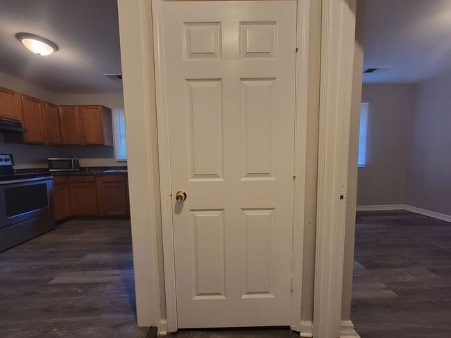 Building Photo - Homes in this area lease quickly — schedule your tour before it’s gone