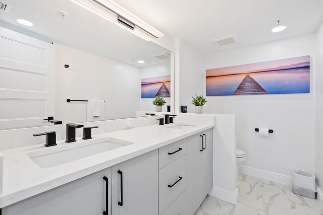 Building Photo - 3390 S Ocean Blvd