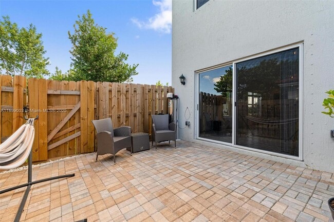 Building Photo - 377 NE 1st Ave