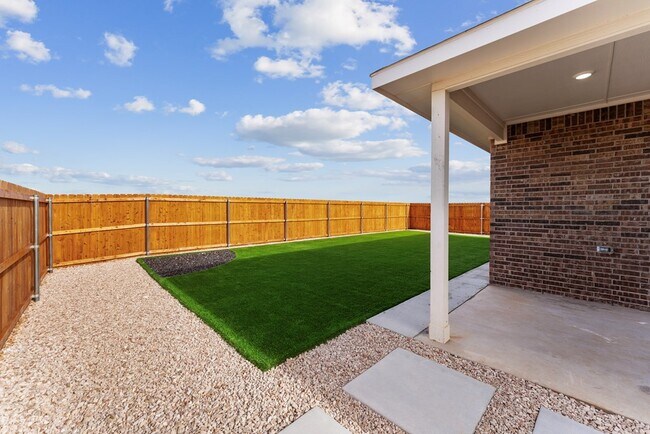 Building Photo - 2101 Fortune Dr