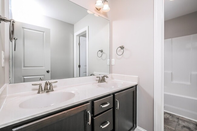 Building Photo - 190 Grey Hawk Dr