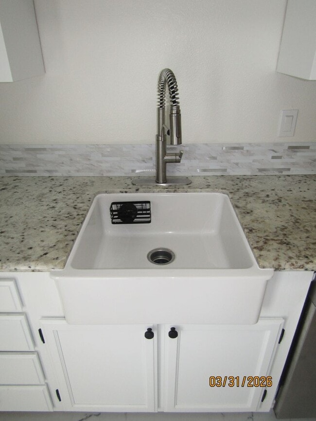 Building Photo - Beautifully updated single family house available NOW!  $3,000 per month