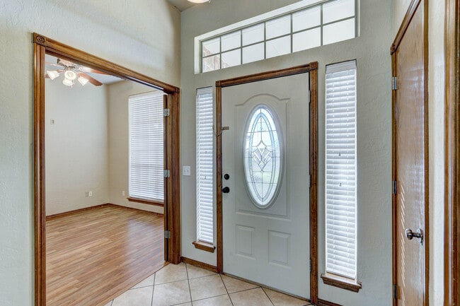 Building Photo - 500 Loyd Ln