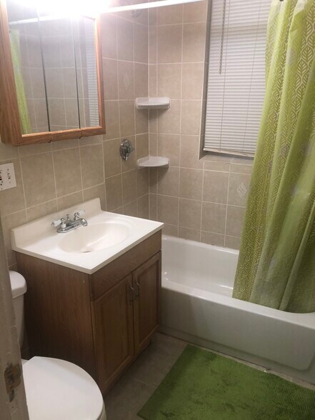 Building Photo - 352 Riverway