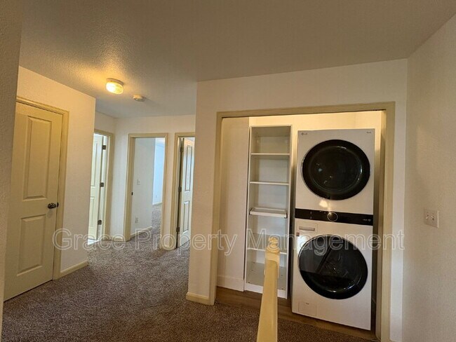 Building Photo - 352 Galapago St