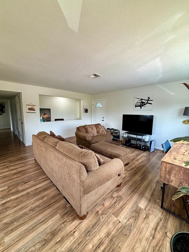 Building Photo - Beautiful House with Forever Views