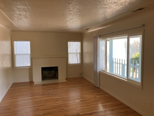Building Photo - 931 Reno Ave