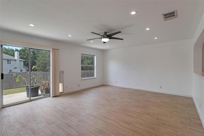 Building Photo - 15003 Chamberlain Ct