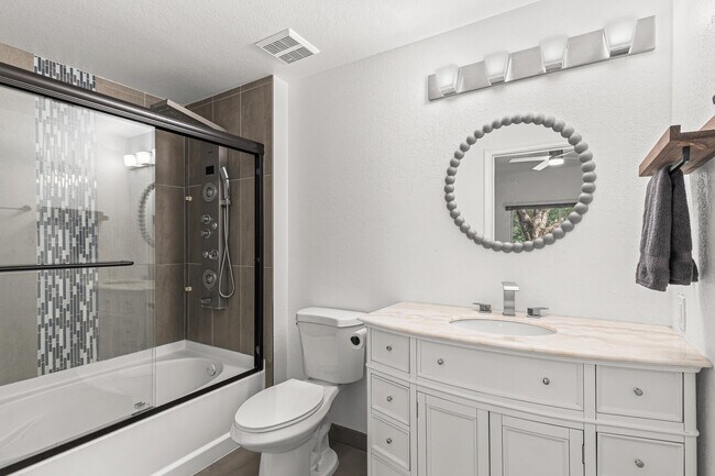 Building Photo - 250 Crestwood Cir