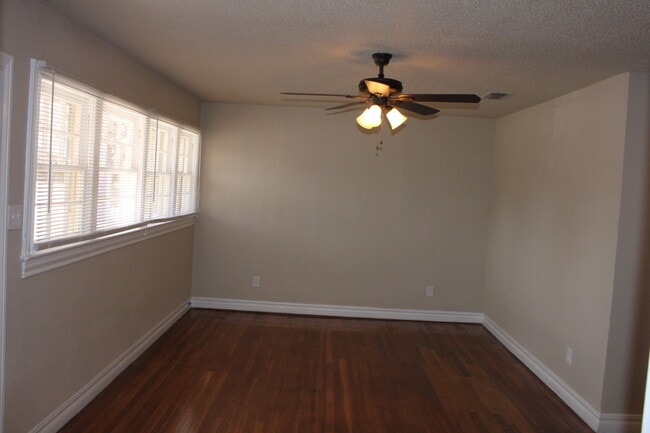Building Photo - PRE -LEASING FOR AUGUST ! 4 Bedroom/2 bath House 1.5 Miles from Texas Tech