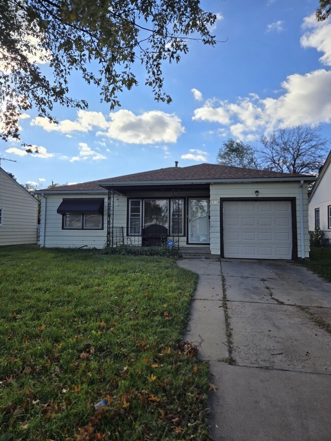 Primary Photo - 1219 N Harding Ave