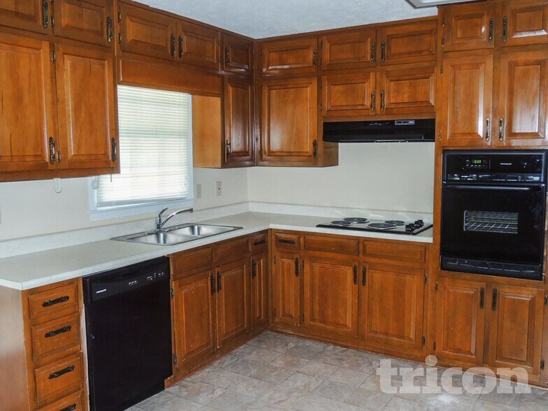 Building Photo - 1431 Tall Pines Dr