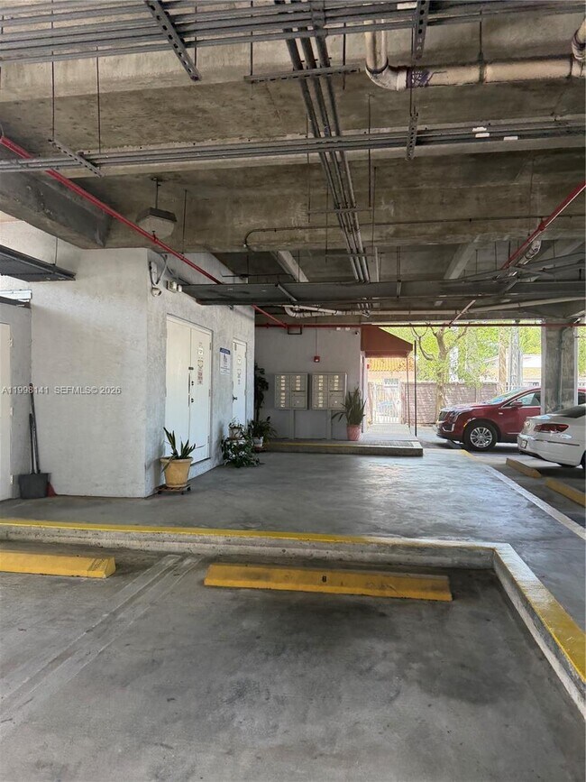 Building Photo - 2536 NW 24th St