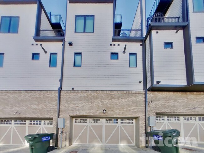 Building Photo - 1214 Hillwood Private Cove