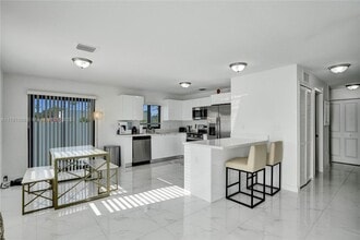 Building Photo - 1712 NW 76th Terrace