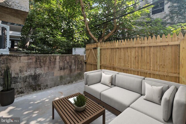 Building Photo - 2336 Pierce St