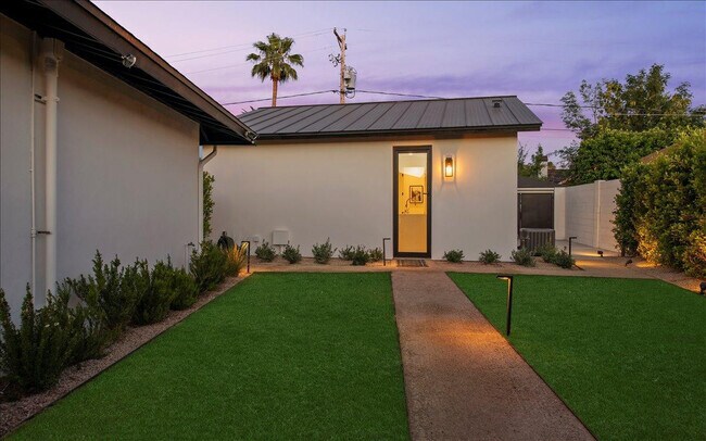 Building Photo - 3631 N 54th Ct