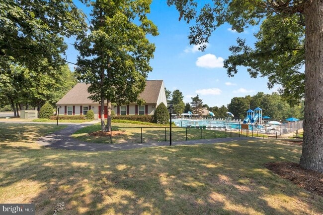 Building Photo - 12158 Salemtown Dr