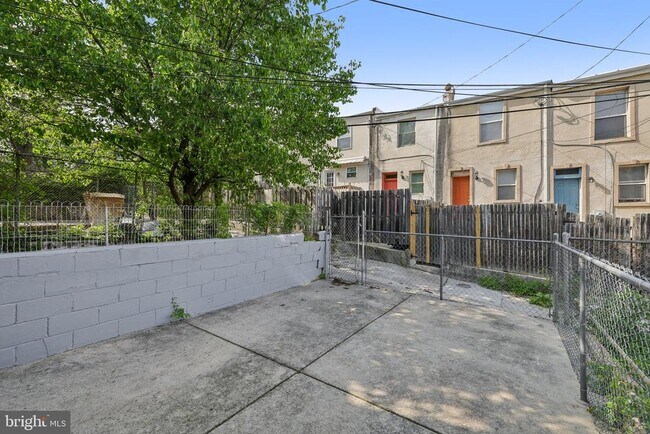 Building Photo - 1628 E Biddle St
