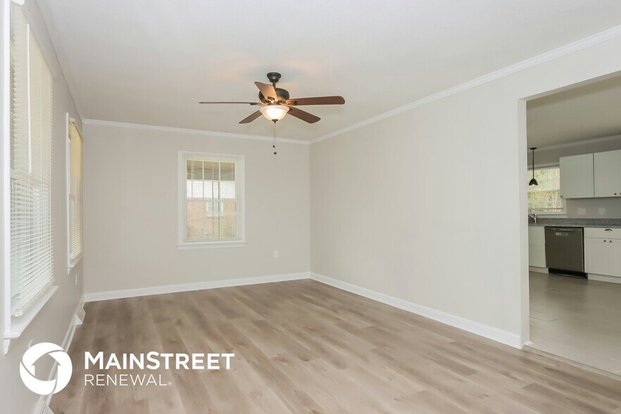 Building Photo - 1135 Carolina Cir