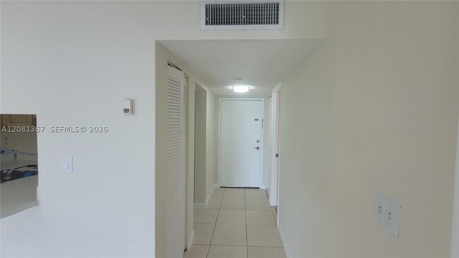 Building Photo - 9360 Fontainebleau Blvd