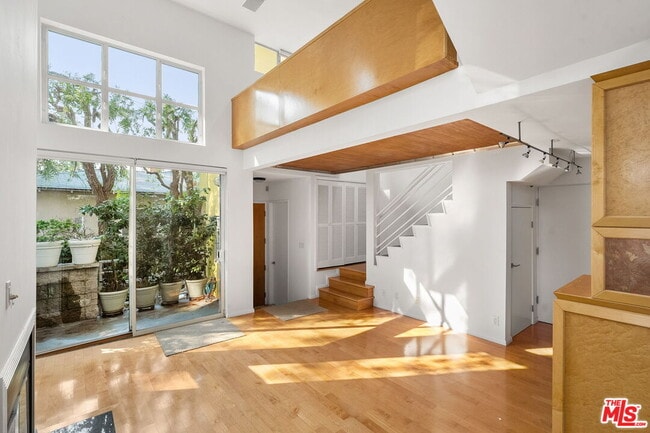 Building Photo - 1011 Pacific St